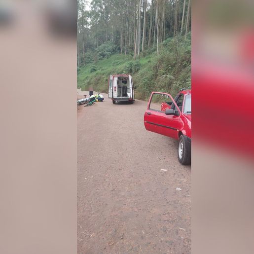 Ciclista sofre ferimentos graves em colisão com carro no interior de Itapiranga