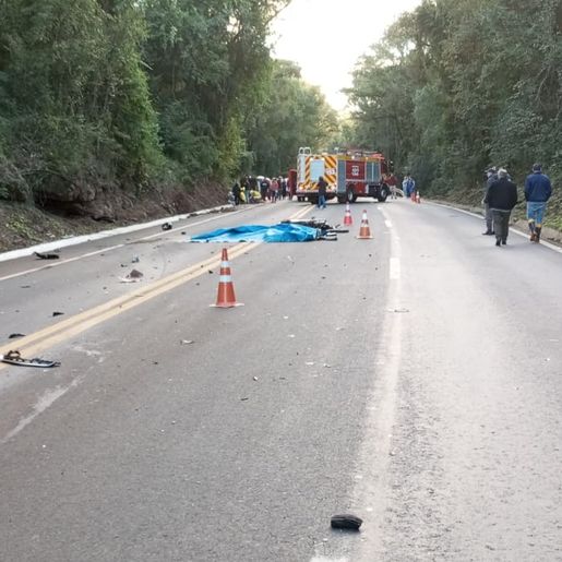Colisão frontal deixa um morto e quatro feridos na BR 282, em Pinhalzinho