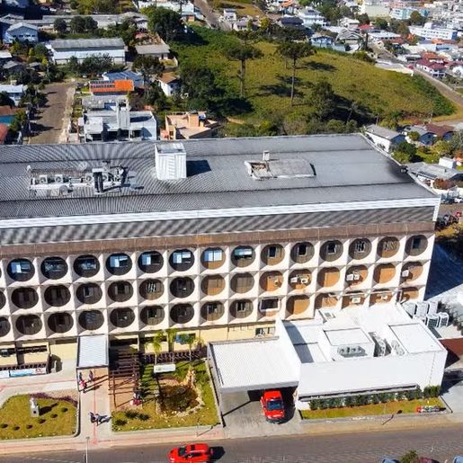 Bebê com lesões e suspeita de maus-tratos recebe alta hospitalar em SC