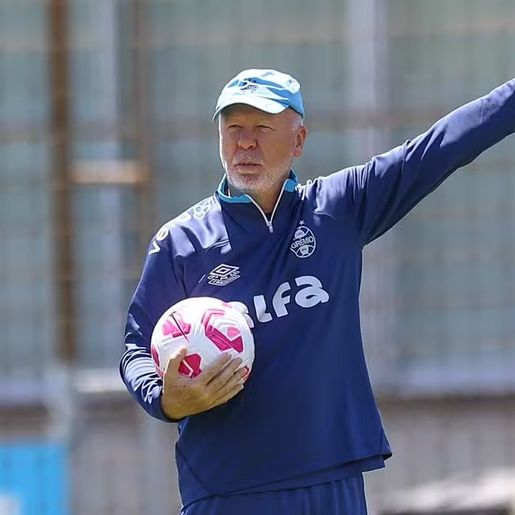 Escalação do Grêmio: Mano Menezes mantém dúvidas no meio e na lateral