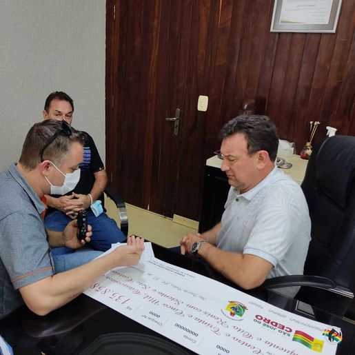 Presidente realiza entrega de quase R$ 136 mil para a prefeitura