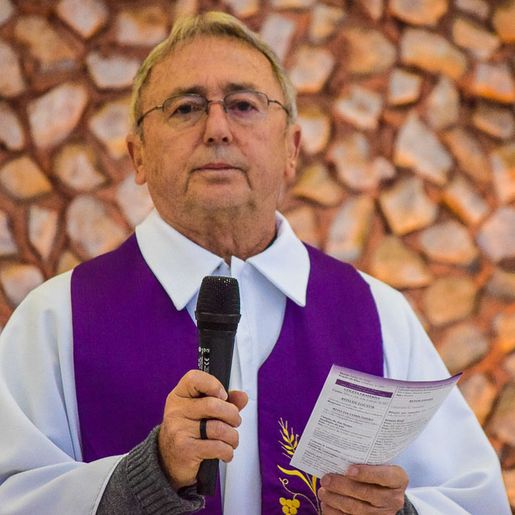 “A Igreja faz memória dos fiéis que já partiram, mas estão juntos à Deus”, afirma Padre Ivo Oro