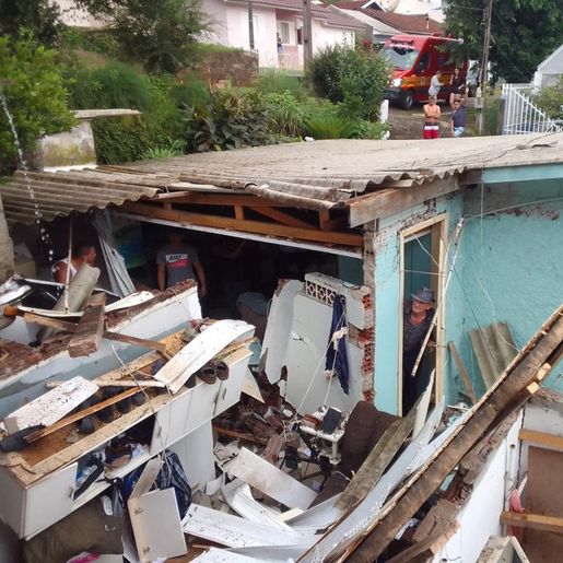 Gás de cozinha explode e deixa homem ferido em bairro de SMOeste