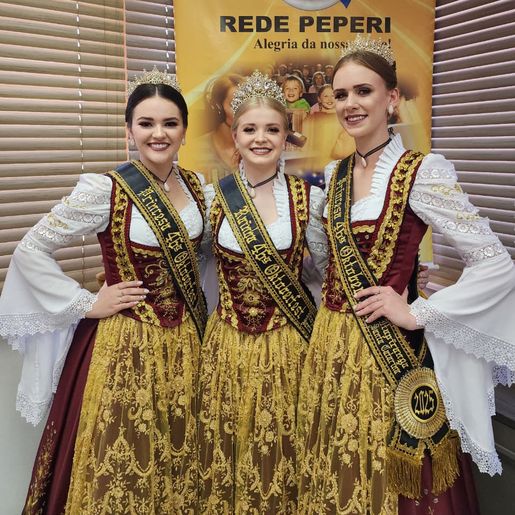 Soberanas da 46ª Oktoberfest visitam a Rádio Itapiranga