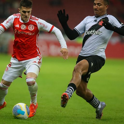 Inter homenageia funcionários, mas perde para Vasco na volta ao Beira-Rio