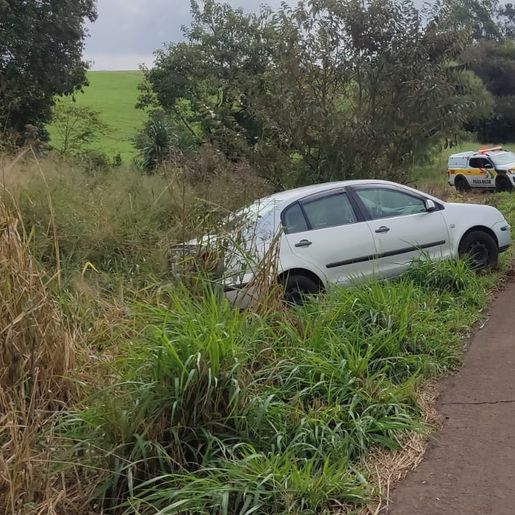 Motoristas saem ilesos após saída de pista na SC-163, em Descanso