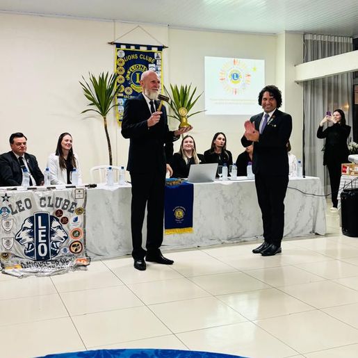 Lions Clube SMO Universidade empossa nova diretoria para o Ano Leonístico 2025/2026