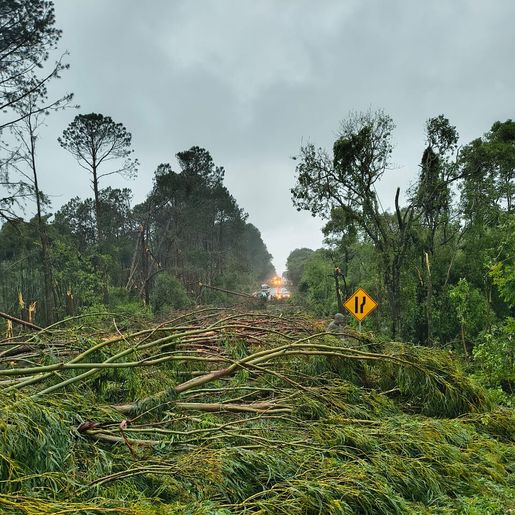 Imagens mostram danos causados por temporal no Oeste de SC