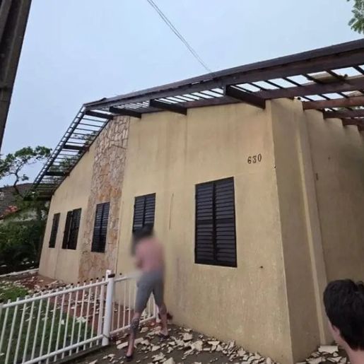 Microexplosão com vento de 90 km/h atingiu São Francisco do Sul