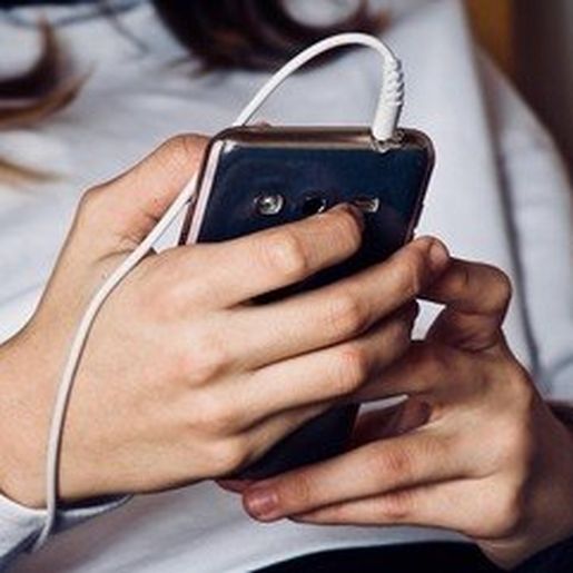 Mulher que teve vídeos íntimos vazados pelo ex será indenizada em R$ 60 mil