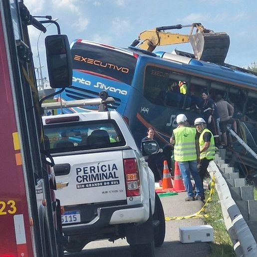 Chega a 11 o número de mortos em acidente entre ônibus e carreta na BR-116