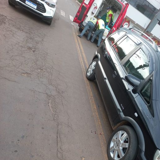 Jovem é atropelada no centro de Anchieta