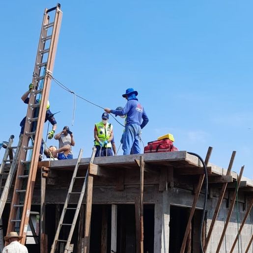 Bombeiros de Iporã do Oeste atendem vítima de acidente de trabalho em obra