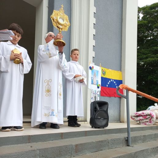 CORPUS CHRISTI: Fiéis participam de celebração na Igreja Matriz de Itapiranga