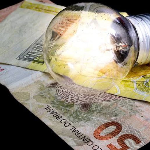 Governo isenta consumidores de baixa renda do pagamento da conta de luz