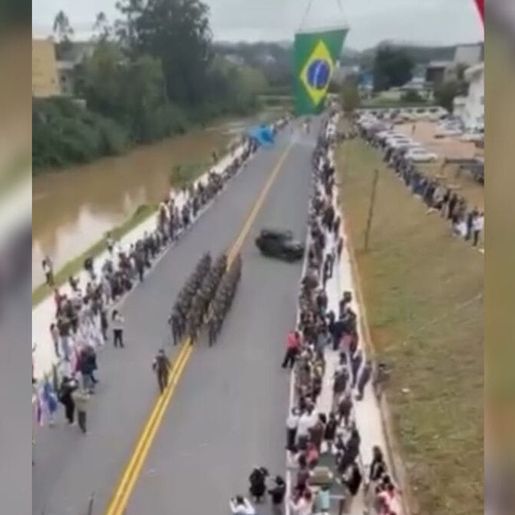 Mulheres são atropeladas por jeep durante apresentação em desfile de 7 de setembro em SC