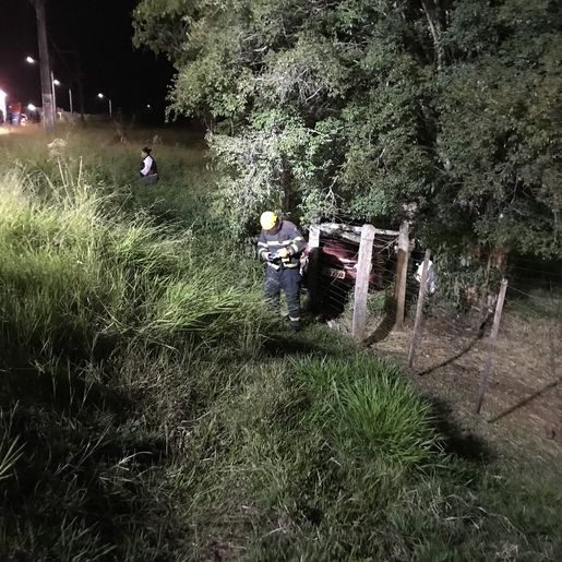 Saída de pista deixa dois feridos na SC-163 em São Miguel do Oeste