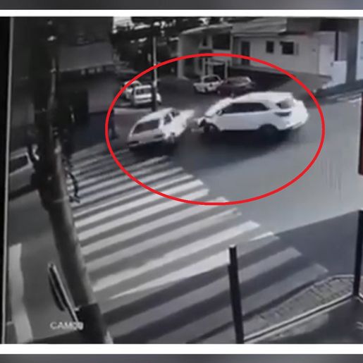 VÍDEO: Câmera registra momento de grave acidente em Chapecó