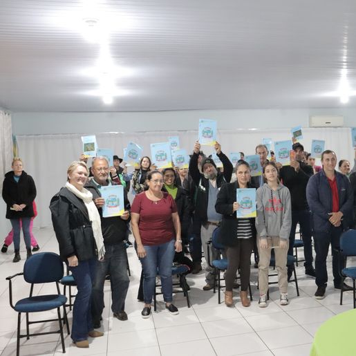 Mais de 40 famílias recebem títulos de propriedades em Saltinho