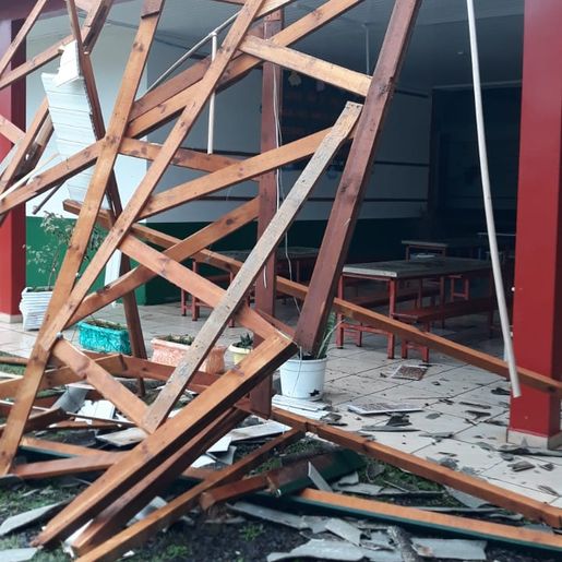 Escola estadual é atingida por temporal em Princesa