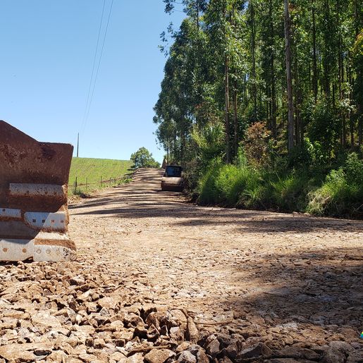Tempo bom favorece a recuperação de estradas no interior de Iporã do Oeste
