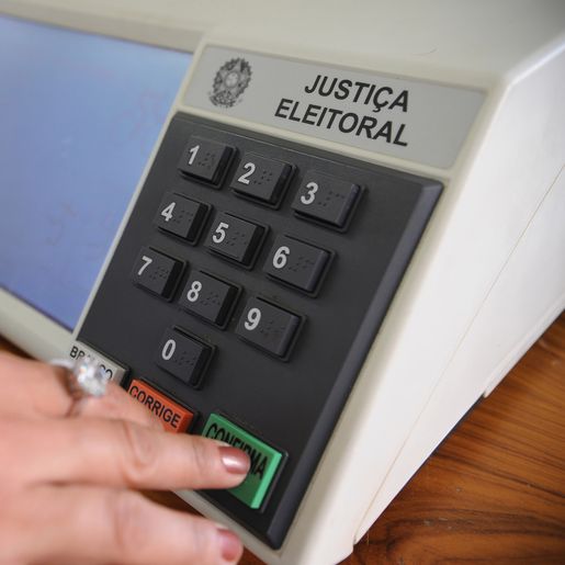 Políticos têm até abril para renunciar e concorrer nas eleições deste ano