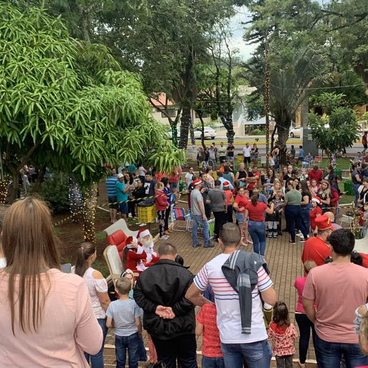 Evento na praça central marca encerramento de 2022 em Cedro