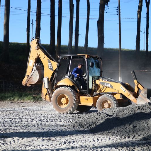Cerca de 600 toneladas de calcário começam a ser distribuídas em Cedro
