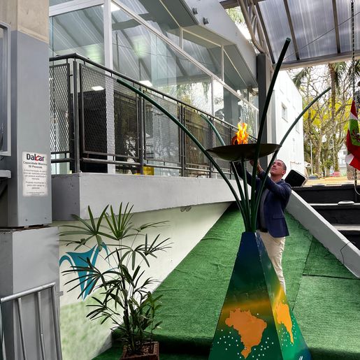 Fogo Simbólico da Semana da Pátria chega à Praça Central de São Miguel do Oeste