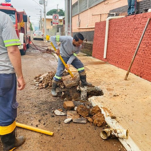 Tubulação apresenta problemas no centro de Itapiranga