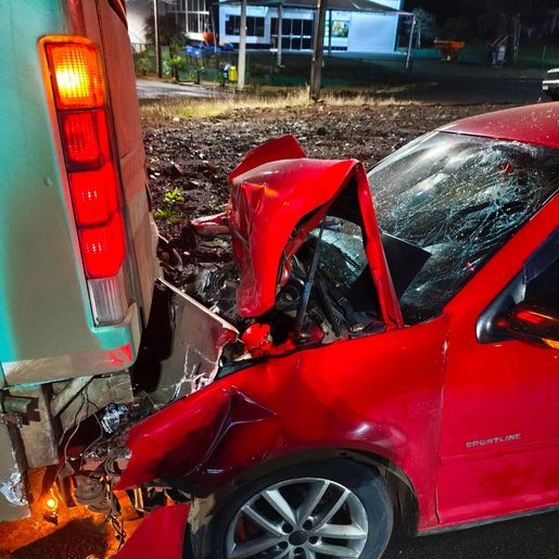 Carro de Itapiranga se envolve em acidente com ônibus em Cunha Porã
