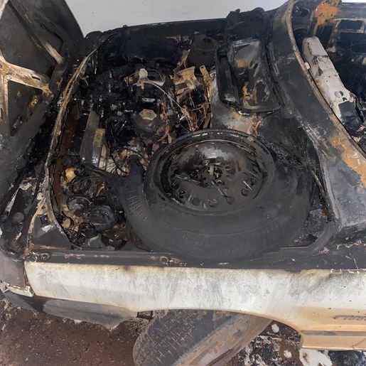 Veículo pega fogo em garagem de residência em Iporã do Oeste