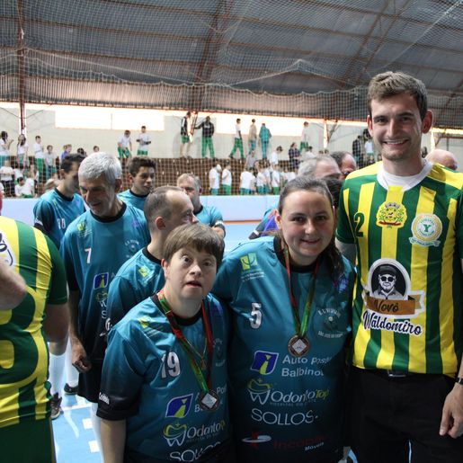 União em quadra: Vereadores e atletas da APAE celebram a inclusão em partida de futsal