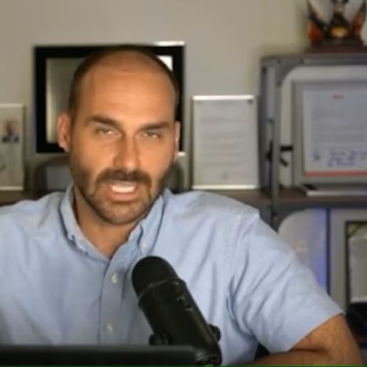 Eduardo Bolsonaro diz que não vai renunciar ao mandato de deputado