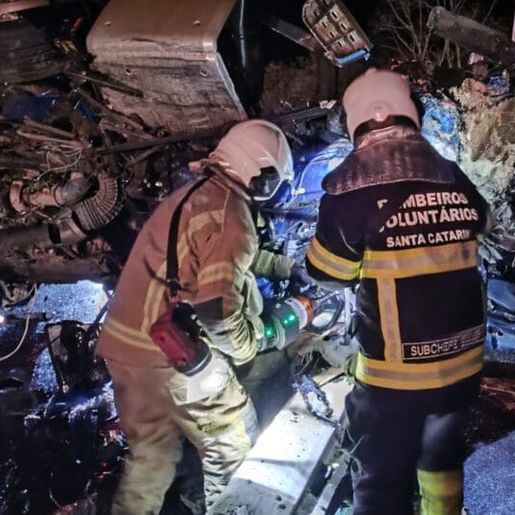 Colisão entre carretas deixa dois mortos na BR-153 no Oeste de SC