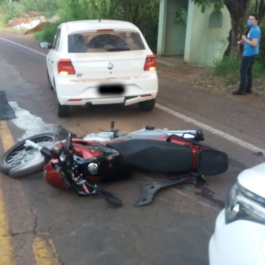 Dois acidentes na mesma região envolvem cinco veículos e deixam quatro feridos