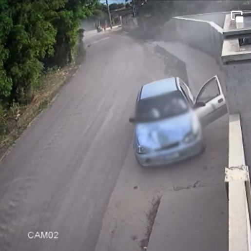 Jovens matam duas pessoas atropeladas e vão à sala de aula em SC