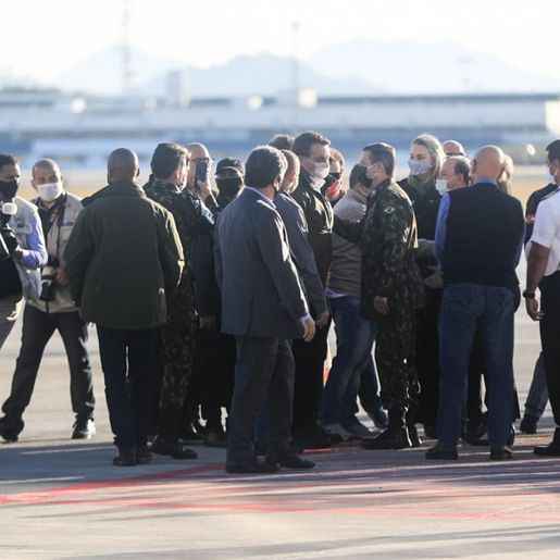Políticos que tiveram contato com Bolsonaro durante visita a SC testam negativo para a Covid-19