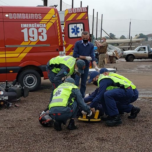 Acidente no centro deixa motociclista ferido em Iporã do Oeste
