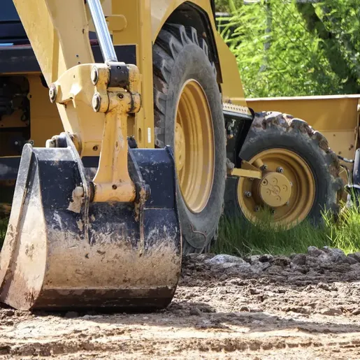 Furto de retroescavadeira mobiliza Polícia Militar de cinco municípios da região