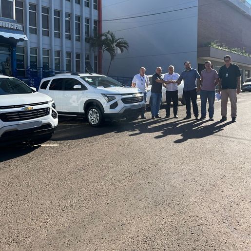 Saúde de Guaraciaba recebe dois novos veículos para transporte de pacientes