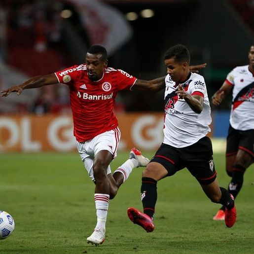 Inter leva virada do Atlético-GO e se complica na briga por vaga na Libertadores