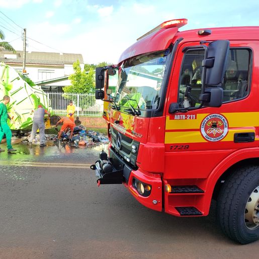 Bombeiros controlam incêndio em caminhão de lixo em Maravilha