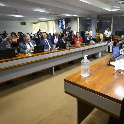 Comissão do Senado aprova projeto que isenta de IR quem ganha até R$ 5 mil por mês