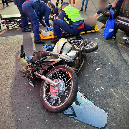 Motociclista fica ferido em acidente no centro de São Miguel do Oeste