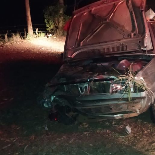 Colisão de veículo contra barranco deixa um ferido na SC-305