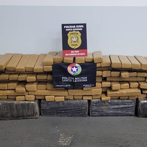 Carro com placas clonadas é apreendido com 270 Kg de maconha