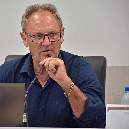 Vereador nega que fez ataques racistas e ameaças a parlamentar