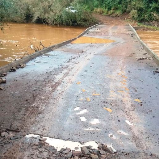 Ponte entre São José do Cedro e Anchieta apresenta rachaduras