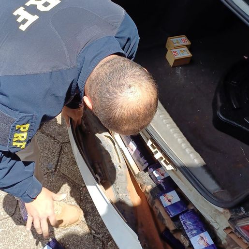 PRF encontra 25 kg de maconha escondidos em carro abordado na BR-282